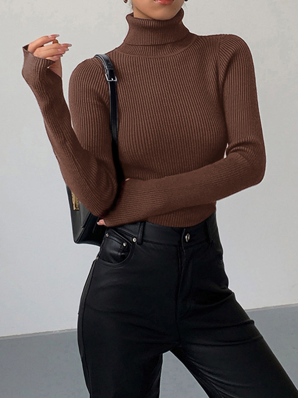 Hailey | Sleek Minimalist Turtleneck Top for Winter Elegance - Lumina