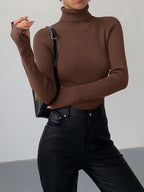 Hailey | Sleek Minimalist Turtleneck Top for Winter Elegance - Lumina