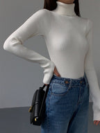 Hailey | Sleek Minimalist Turtleneck Top for Winter Elegance - Lumina