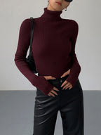 Hailey | Sleek Minimalist Turtleneck Top for Winter Elegance - Lumina