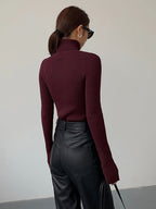 Hailey | Sleek Minimalist Turtleneck Top for Winter Elegance - Lumina