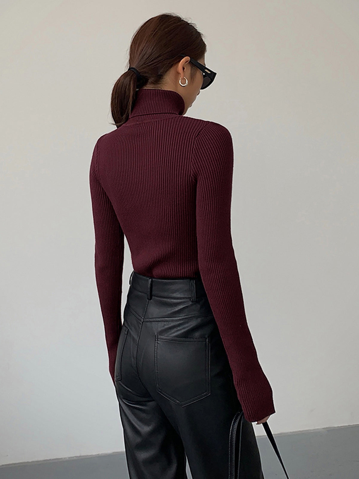 Hailey | Sleek Minimalist Turtleneck Top for Winter Elegance - Lumina