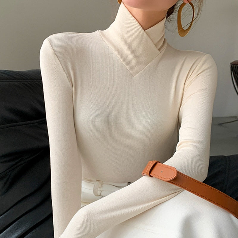 Victoria | Elegant Mock Neck Top with Streamlined Fit - Lumina