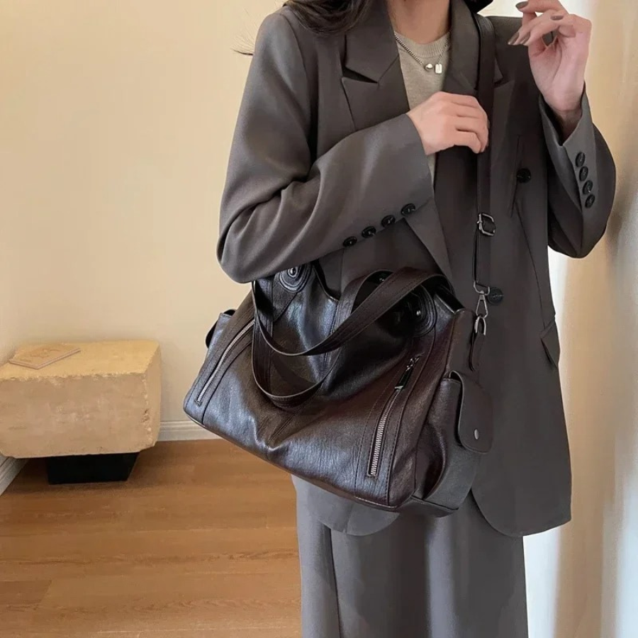 Amber | Elegant Black Shoulder Bag with Functional Design - Lumina