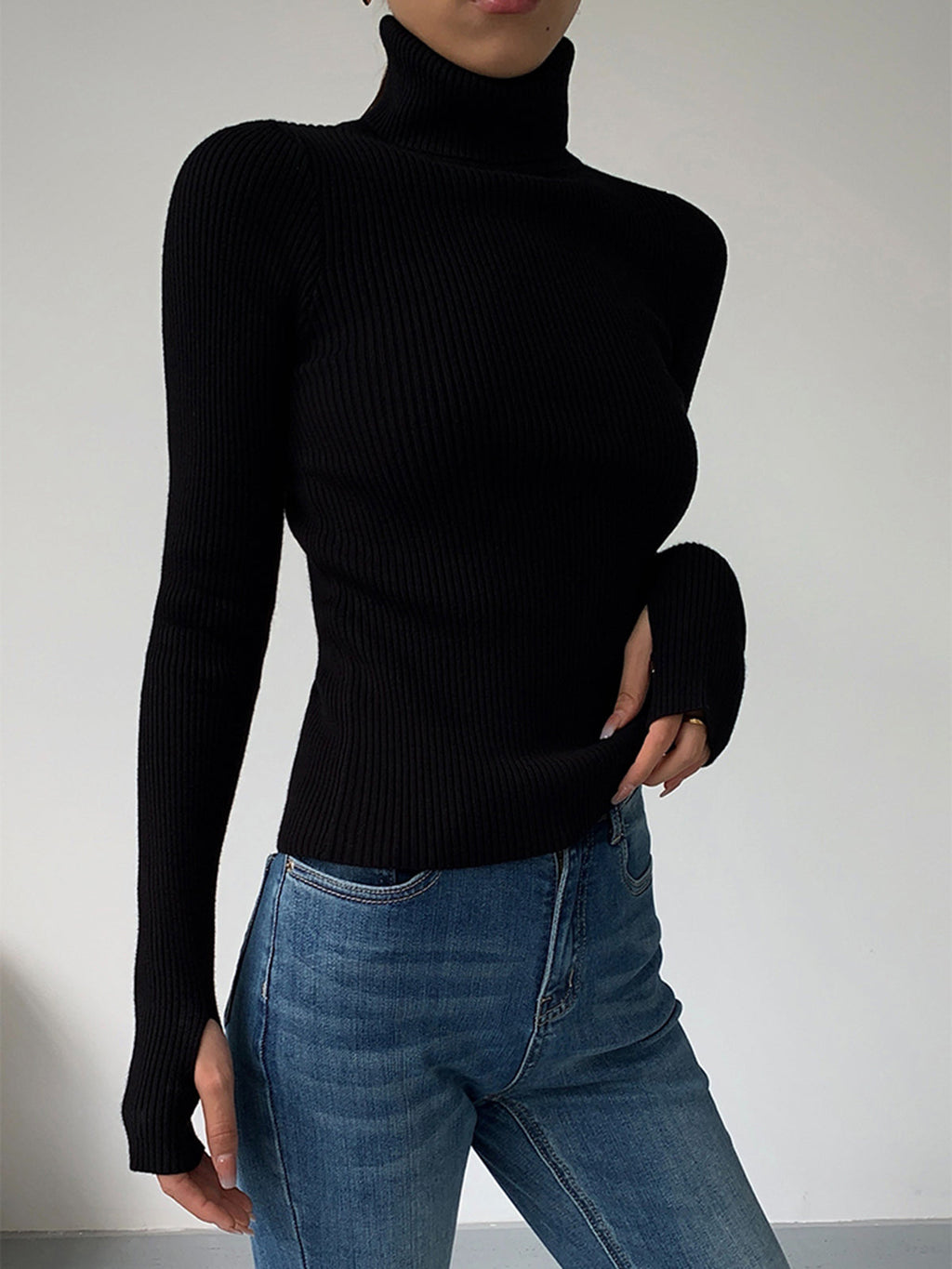 Hailey | Sleek Minimalist Turtleneck Top for Winter Elegance - Lumina