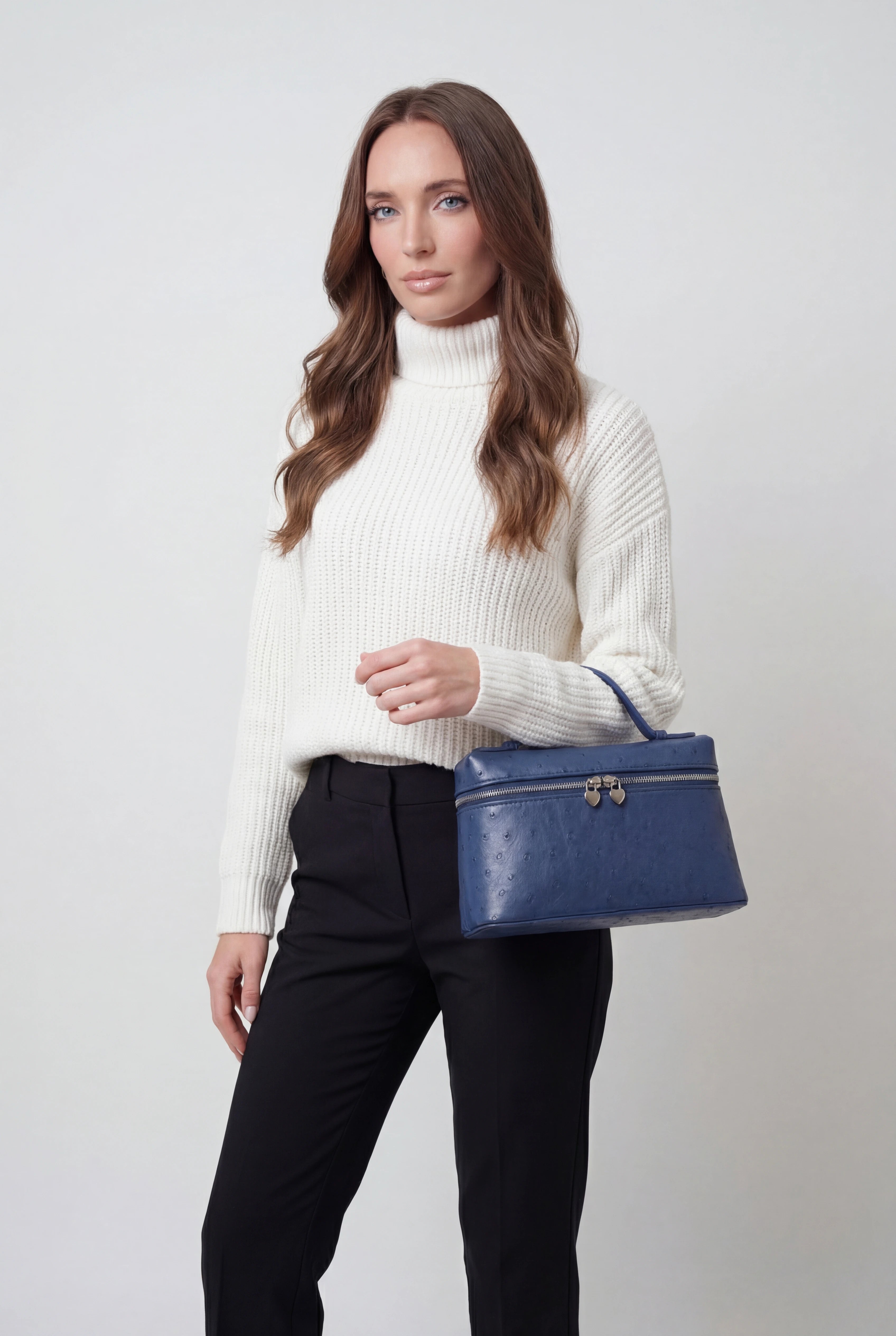 Isabella | Chic Black Crossbody Bag with Adjustable Strap - Lumina