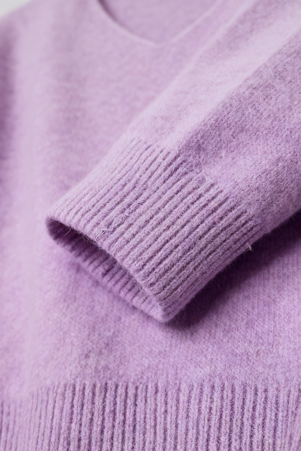 Isabella | Cozy Purple Knit Sweater with V-Neckline - Lumina