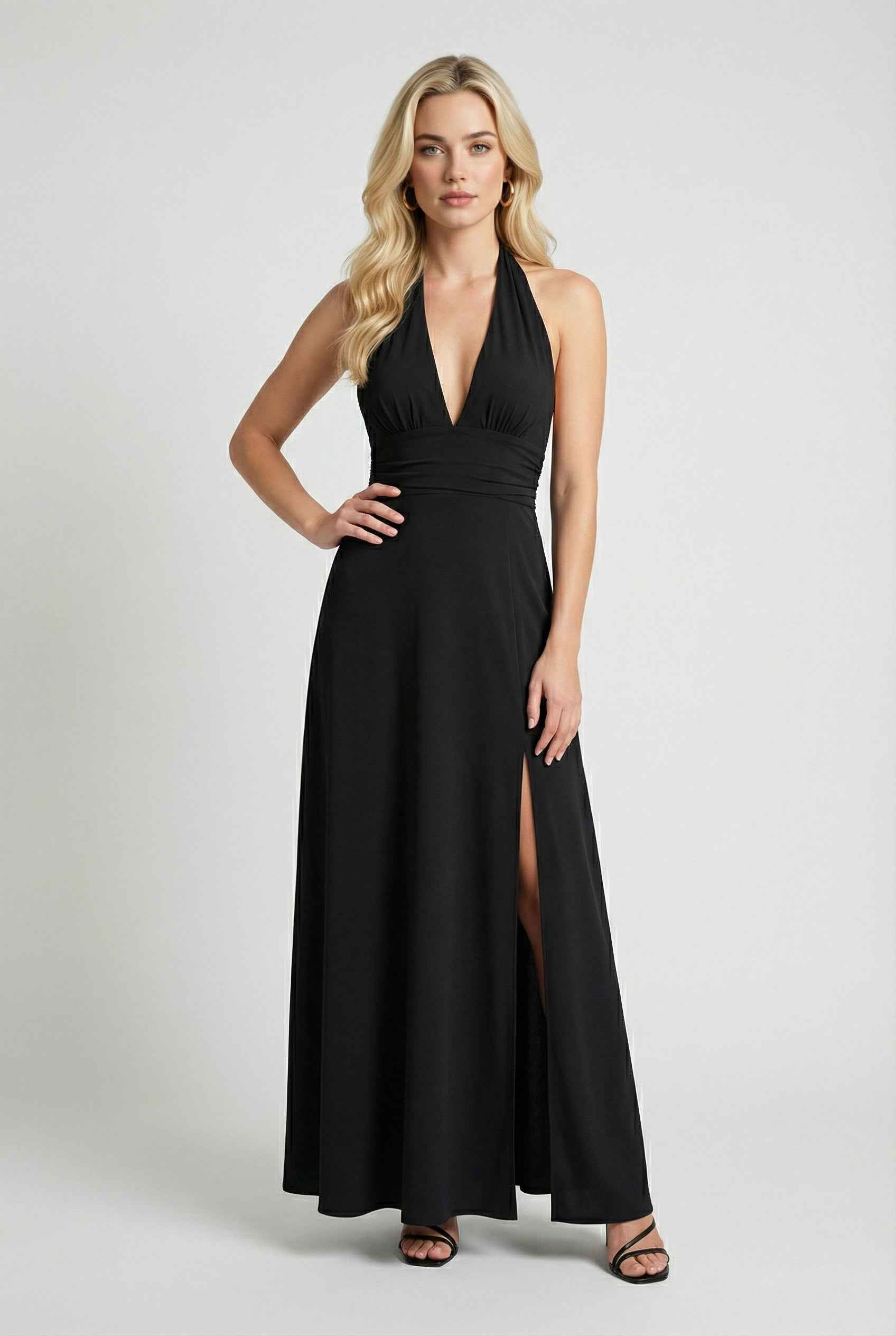 Isabella | Elegant Black Halter Neck Dress with Versatile Fit - Lumina