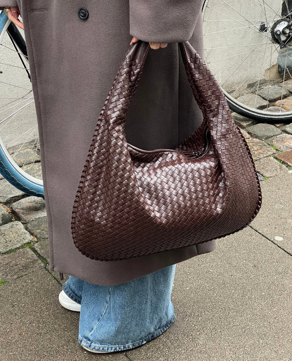 Isabella | Elegant Black Vegan Leather Tote Bag - Lumina