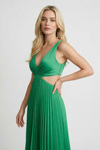 Isabella | Elegant Green Pleated Maxi Dress with Flowing Design - Lumina