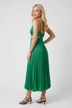 Isabella | Elegant Green Pleated Maxi Dress with Flowing Design - Lumina