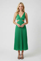 Isabella | Elegant Green Pleated Maxi Dress with Flowing Design - Lumina