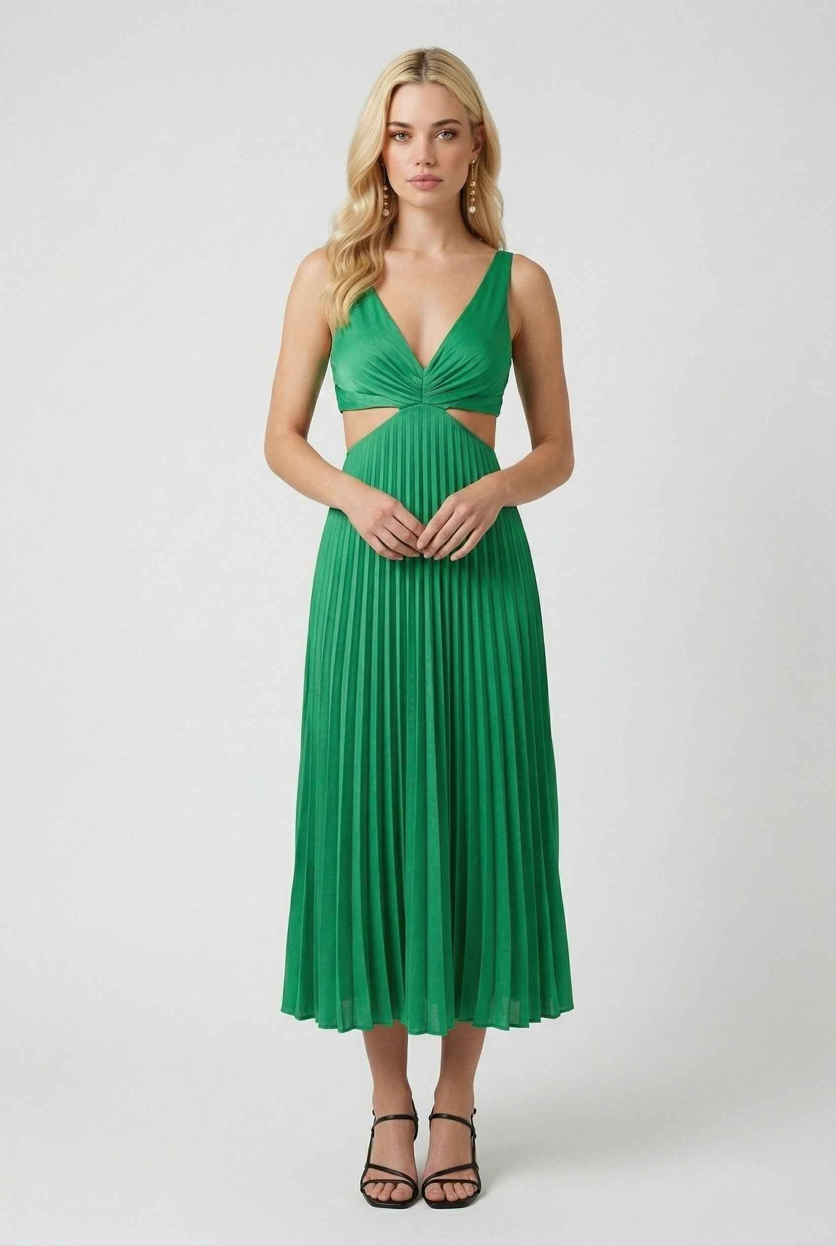 Isabella | Elegant Green Pleated Maxi Dress with Flowing Design - Lumina