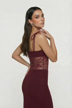 Isabella | Elegant Lace Bodycon Dress with Spaghetti Straps - Lumina