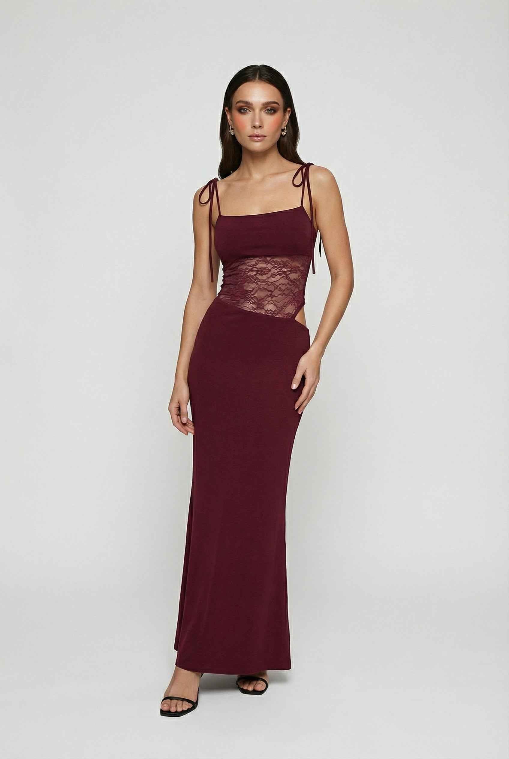 Isabella | Elegant Lace Bodycon Dress with Spaghetti Straps - Lumina