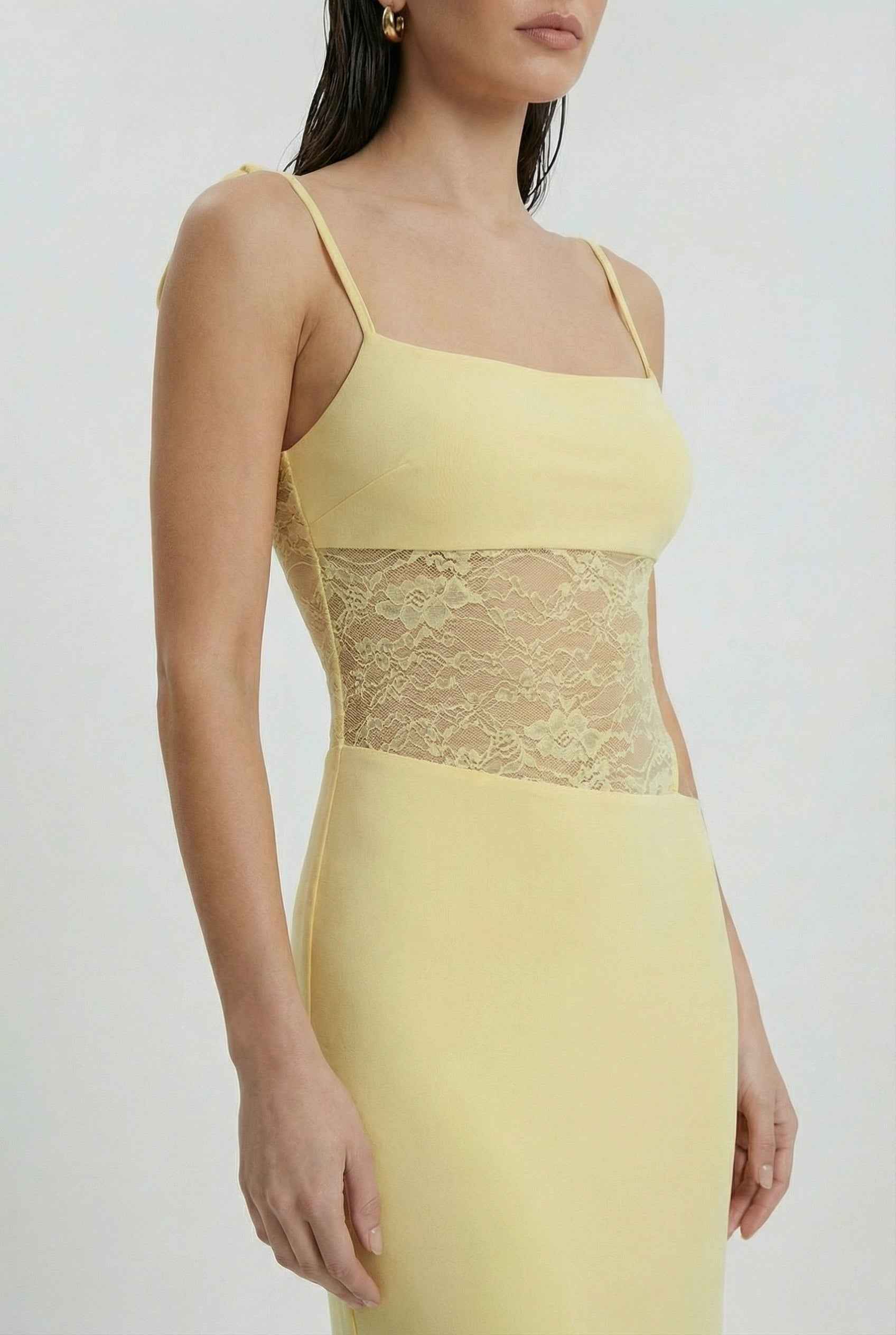 Isabella | Elegant Yellow Lace Summer Dress with Versatile Fit - Lumina
