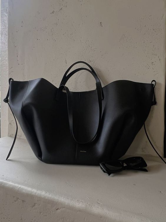 Isabella | Oversized Vintage Handbag with Versatile Straps - Lumina