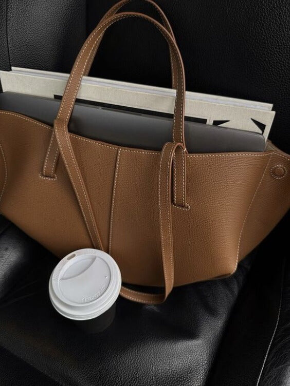 Isabella | Oversized Vintage Handbag with Versatile Straps - Lumina