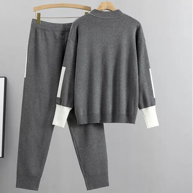 Kaitlyn | Relaxed Chic Lounge Set with Modern Accents - Lumina