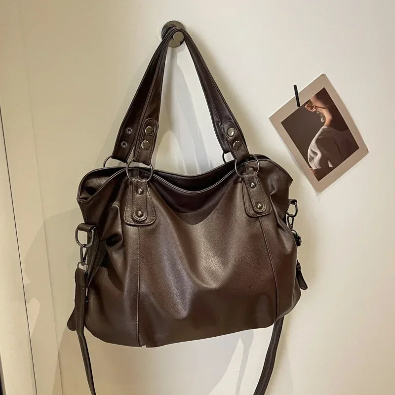 Lunelle | Spacious Black Handbag with Versatile Strap - Lumina
