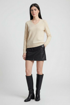 Sophia | Cozy Beige V-Neck Women's Sweater with Flattering Fit - Lumina
