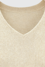 Sophia | Cozy Beige V-Neck Women's Sweater with Flattering Fit - Lumina