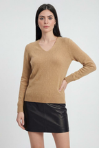 Sophia | Cozy Brown V-Neck Sweater with Flattering Fit - Lumina