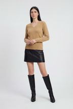 Sophia | Cozy Brown V-Neck Sweater with Flattering Fit - Lumina