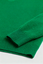 Sophia | Elegant Green V-Neck Sweater with Fitted Silhouette - Lumina