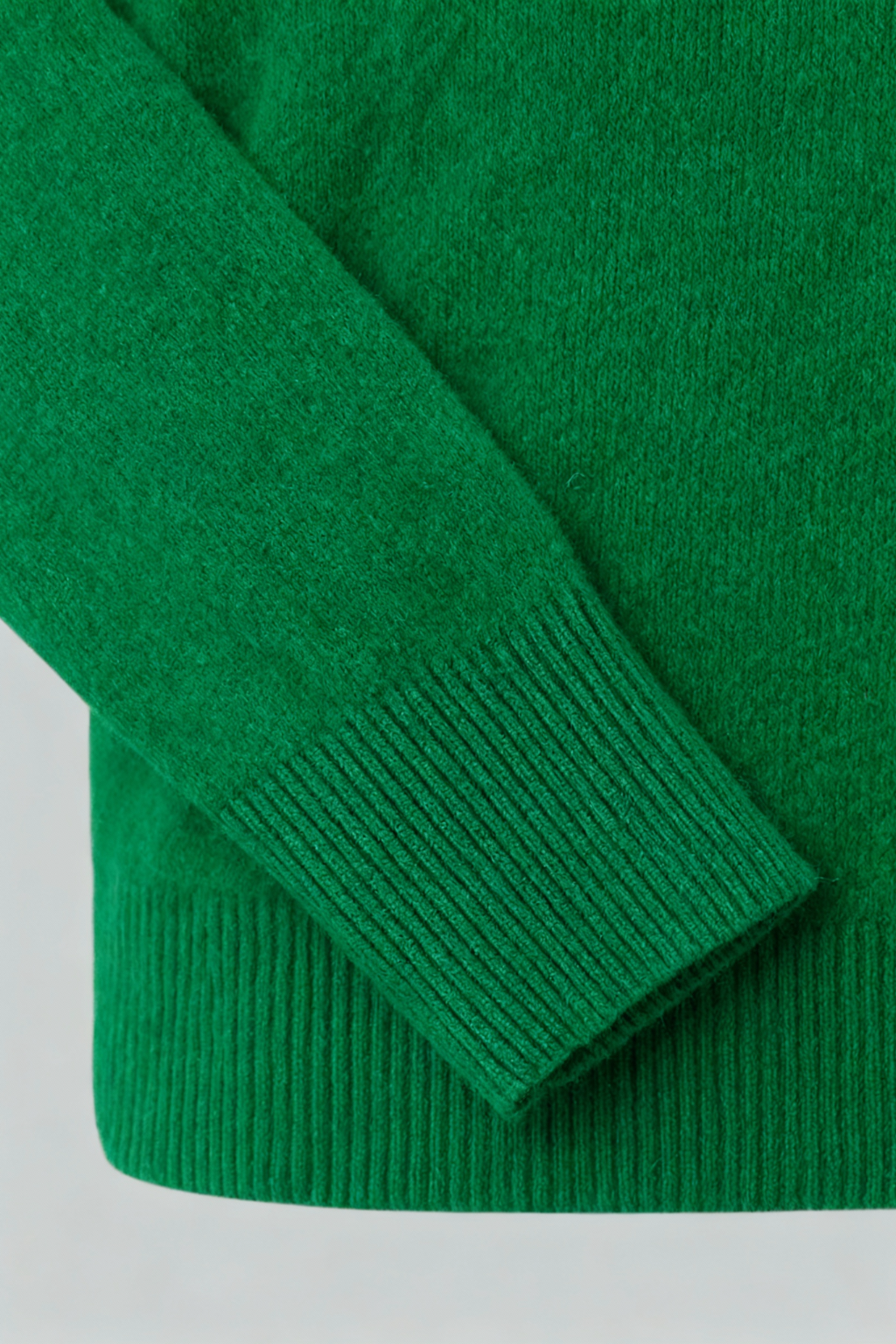 Sophia | Elegant Green V-Neck Sweater with Fitted Silhouette - Lumina