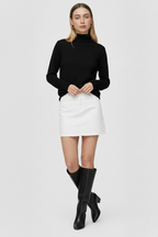 Sophia | Elegant Slim Fit Black Turtleneck Sweater - Lumina