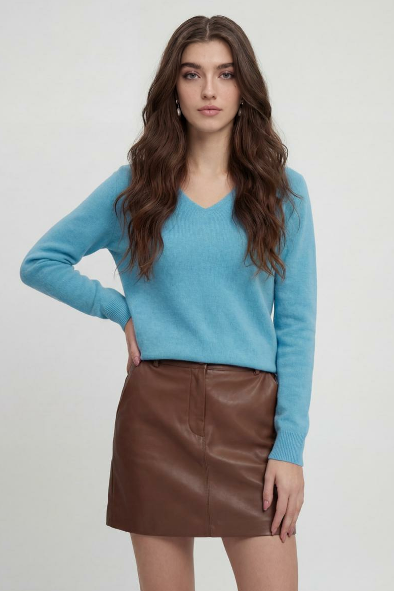Sophia | Flattering Light Blue V-Neck Women's Sweater with Fitted Silhouette - Lumina