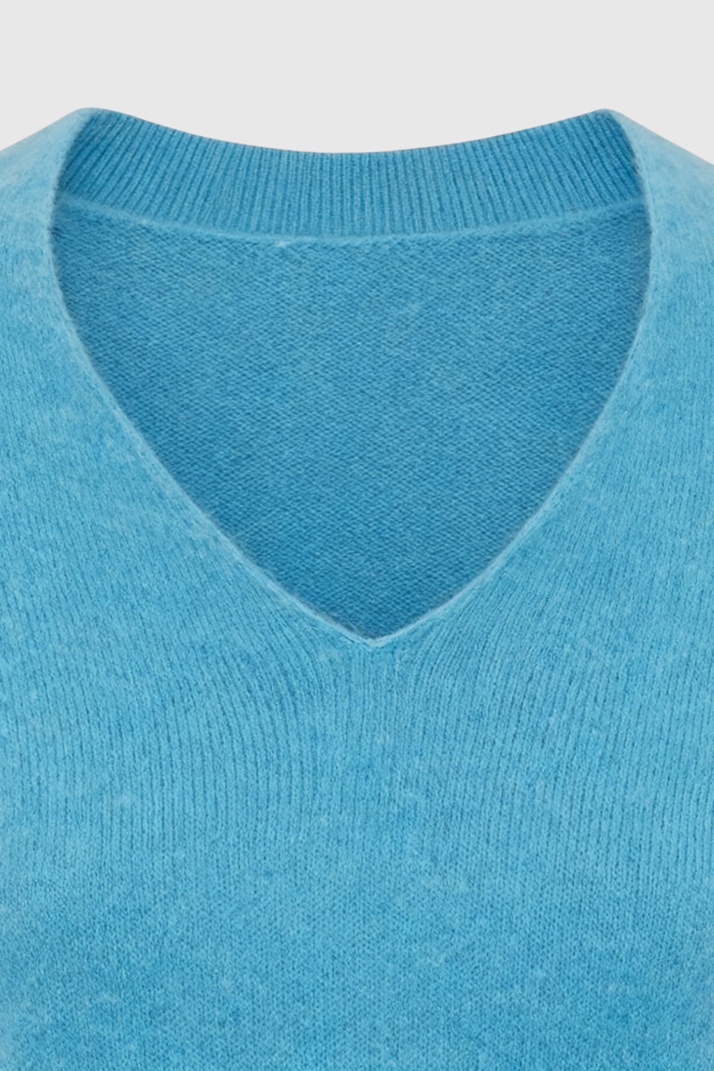 Sophia | Flattering Light Blue V-Neck Women's Sweater with Fitted Silhouette - Lumina