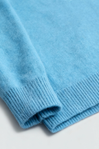 Sophia | Flattering Light Blue V-Neck Women's Sweater with Fitted Silhouette - Lumina