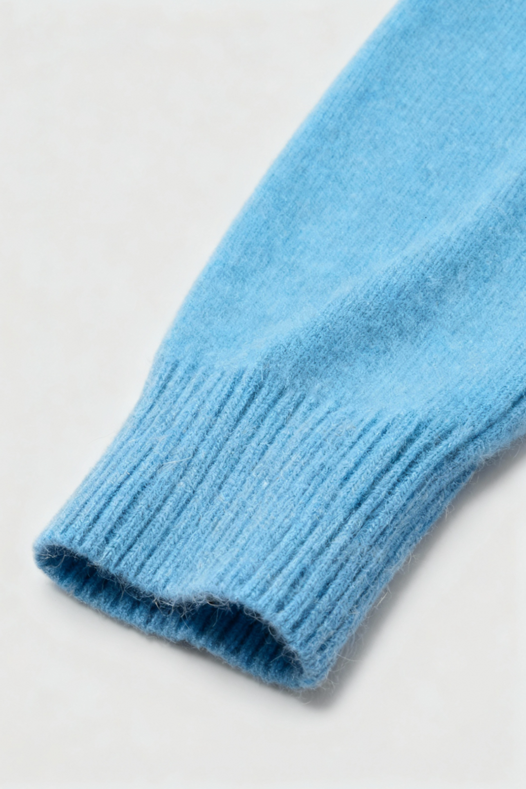 Sophia | Flattering Light Blue V-Neck Women's Sweater with Fitted Silhouette - Lumina