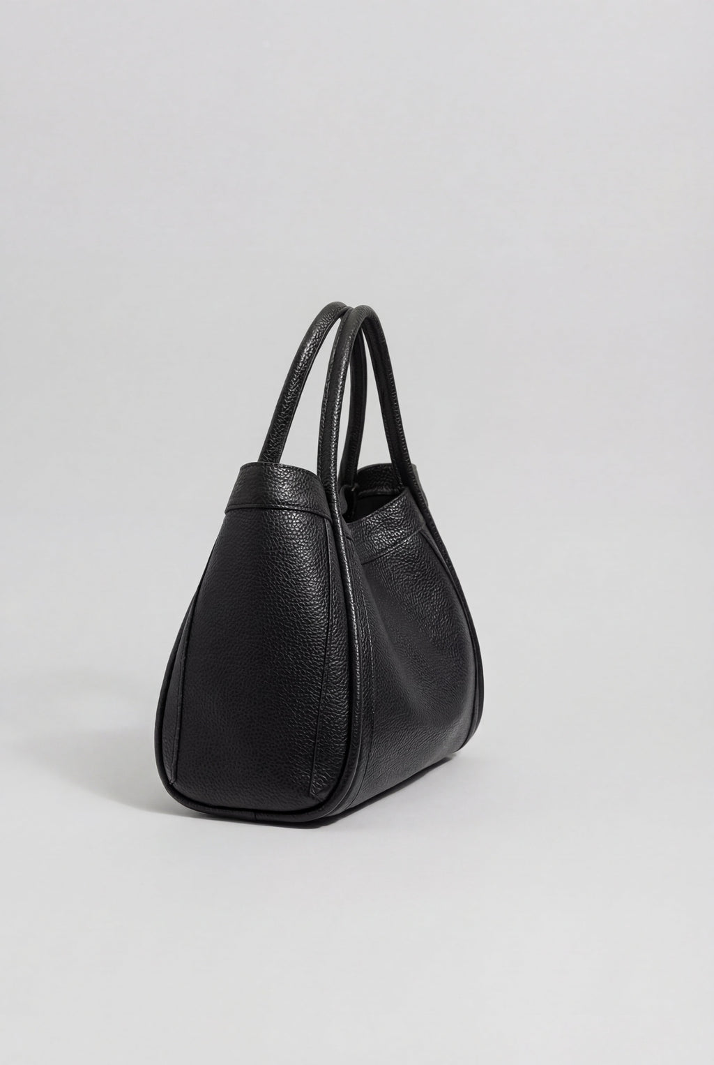 Victoria | Chic Black Tote Bag with Spacious Pockets - Lumina