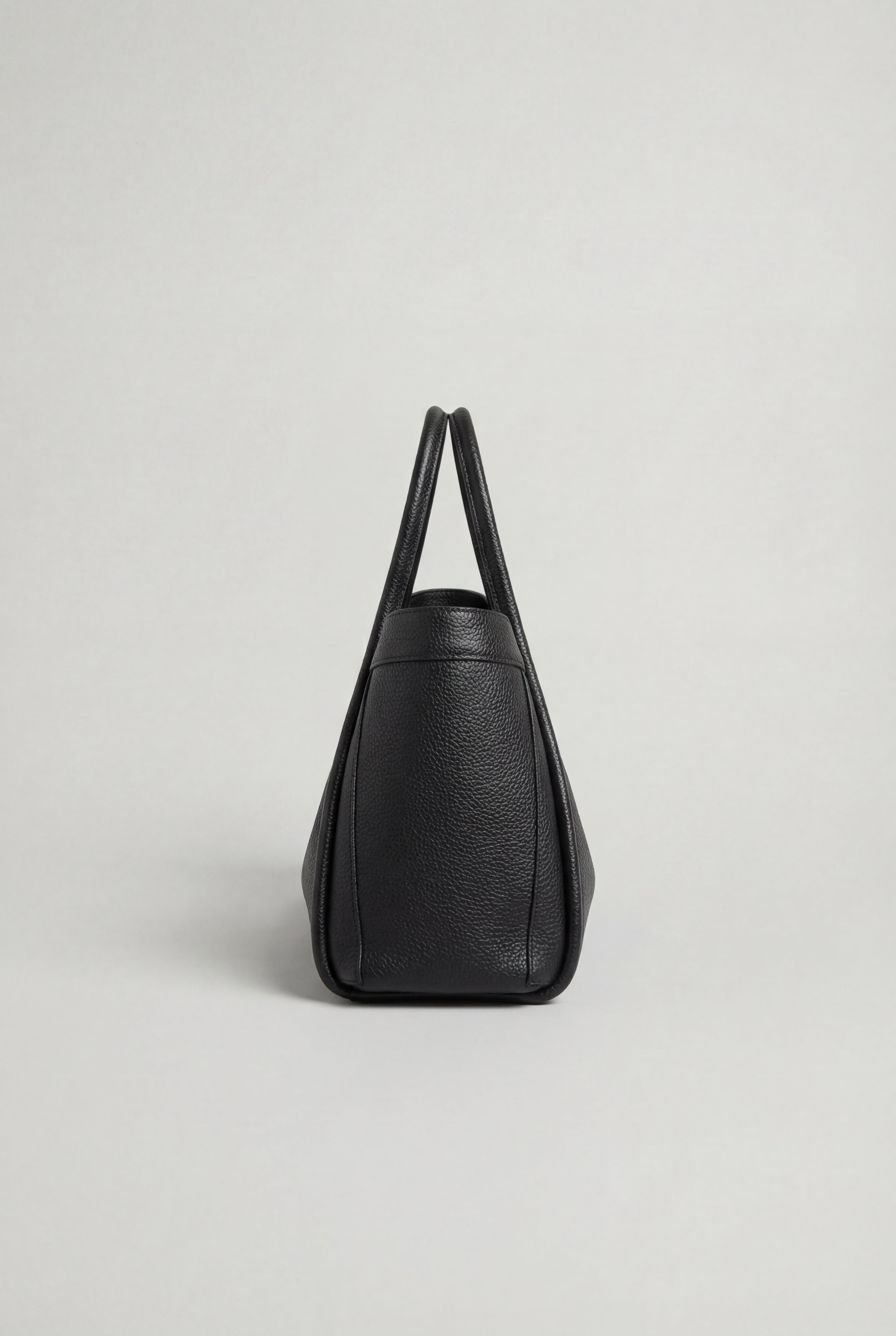 Victoria | Chic Black Tote Bag with Spacious Pockets - Lumina