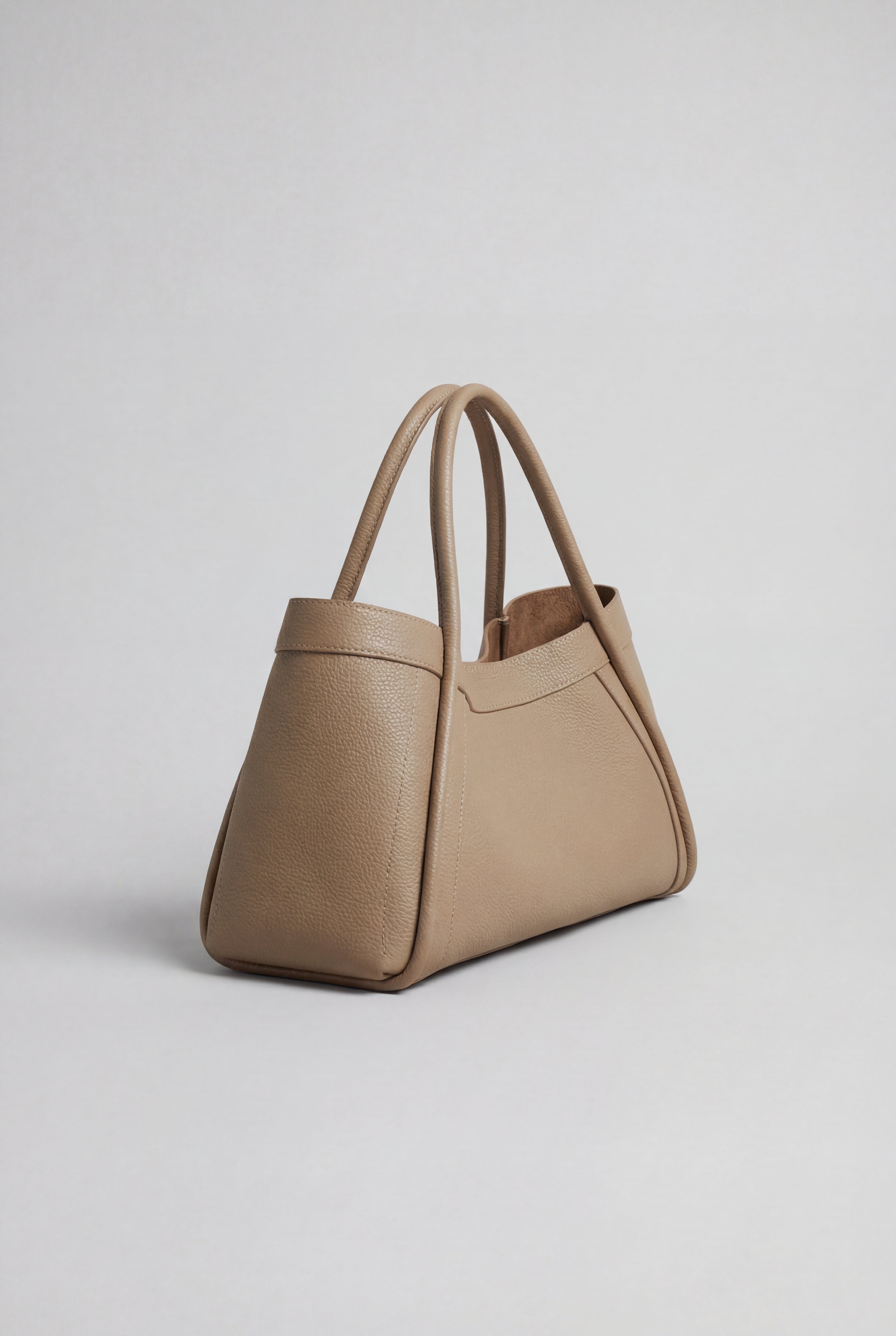 Victoria | Chic Black Tote Bag with Spacious Pockets - Lumina
