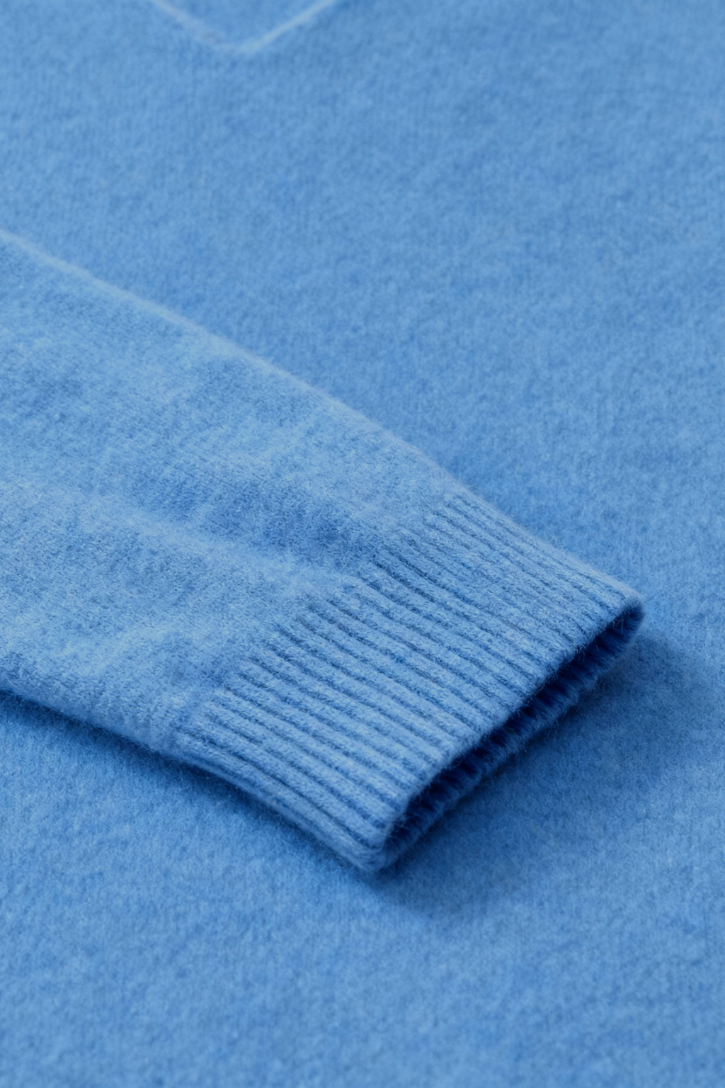 Victoria | Cozy Blue V-Neck Women's Sweater with Flattering Fit - Lumina