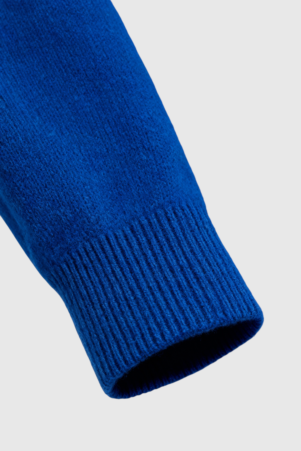 Victoria | Cozy Dark Blue V-Neck Sweater with Flattering Fit - Lumina
