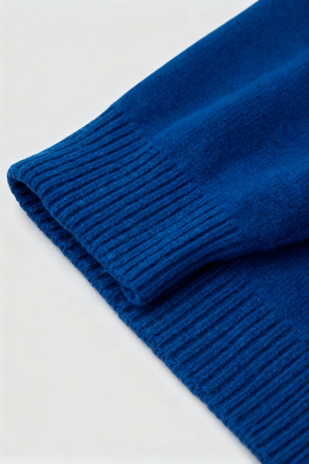 Victoria | Cozy Dark Blue V-Neck Sweater with Flattering Fit - Lumina