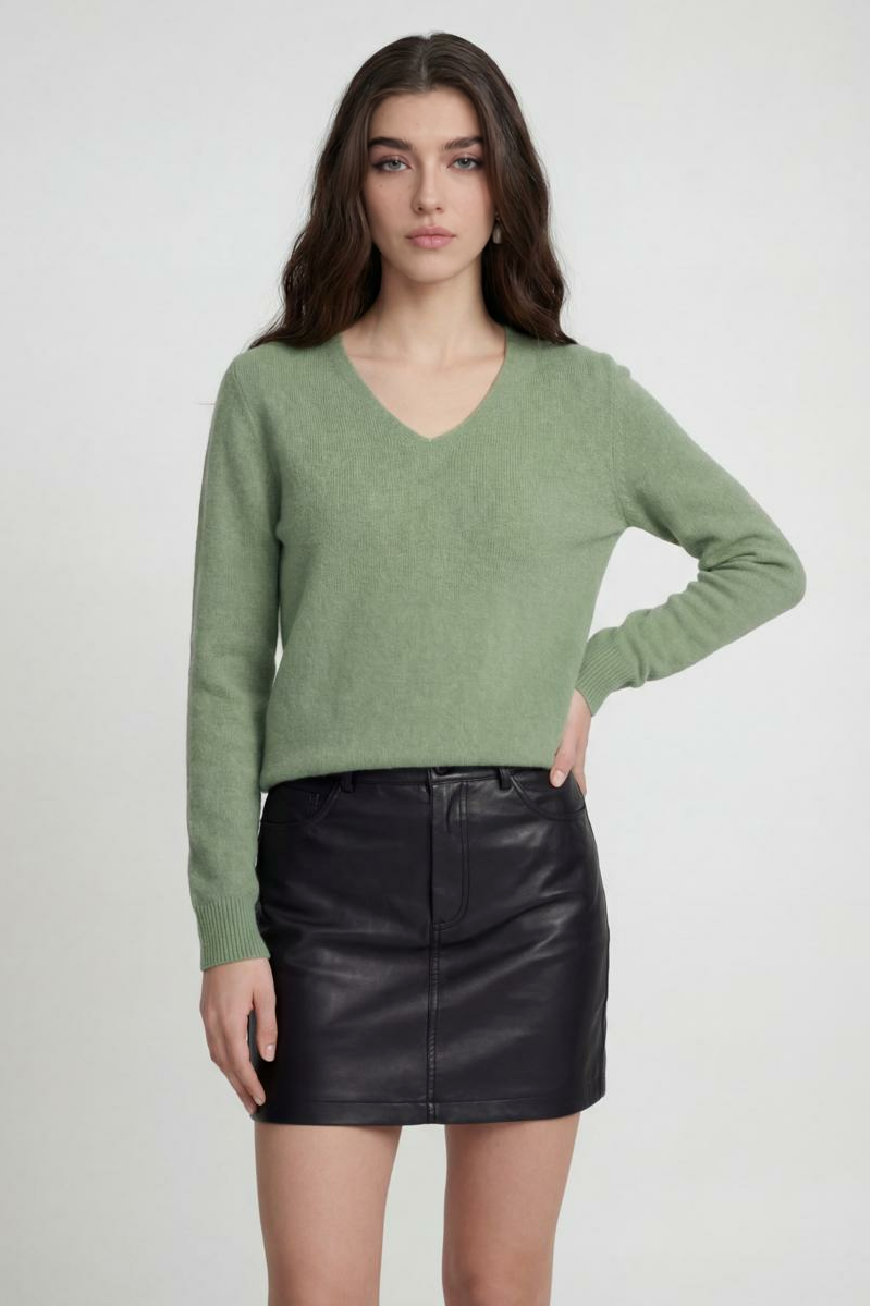 Victoria | Cozy Olive Green Sweater with Flattering V-Neck - Lumina