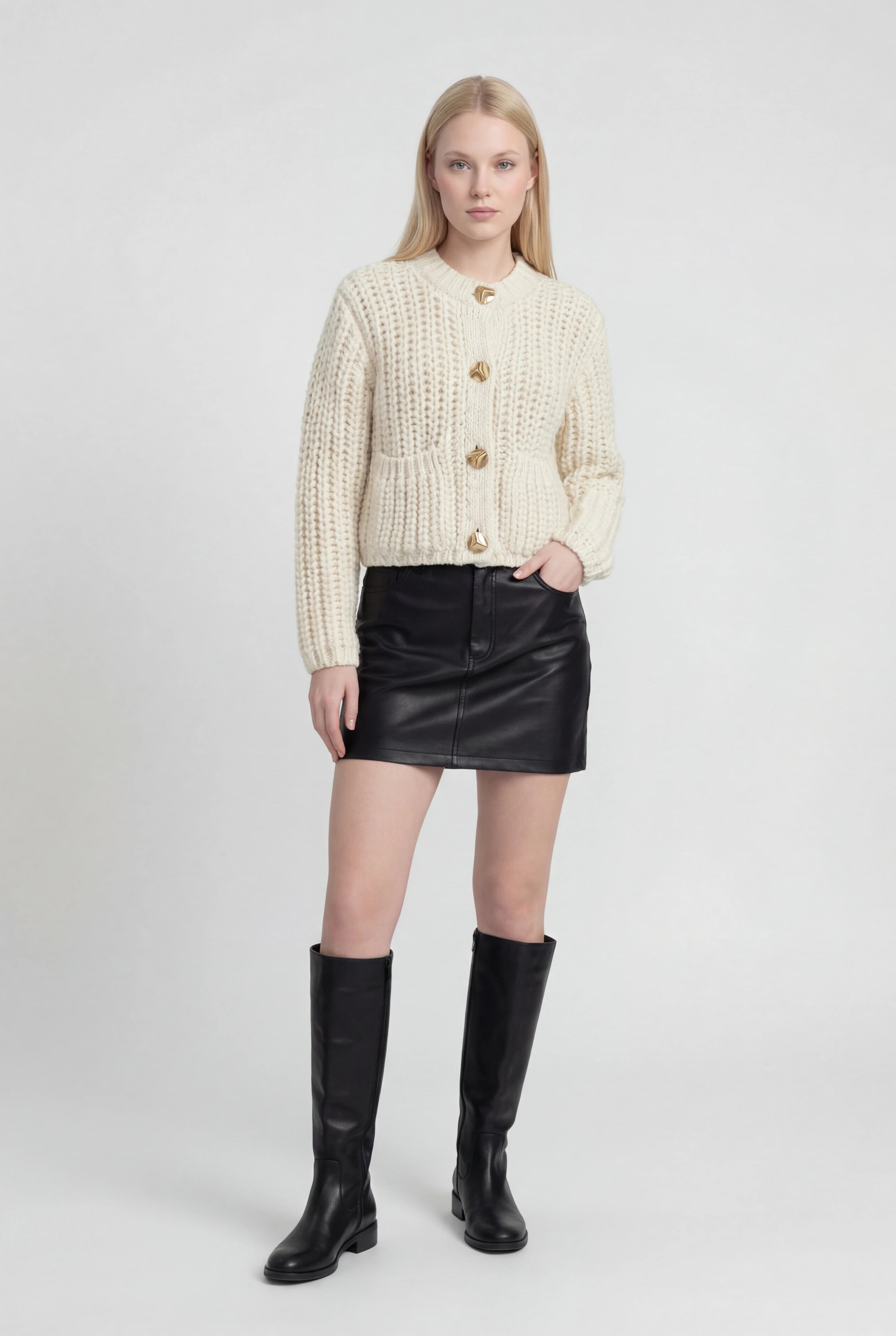 Victoria | Cozy White Long Cardigan Sweater with Relaxed Fit - Lumina