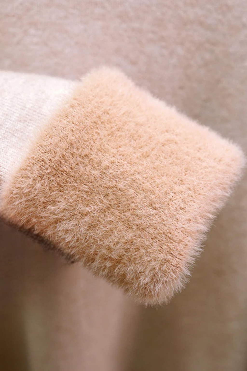 Victoria | Elegant Beige Slim Fit Turtleneck Sweater for Winter - Lumina
