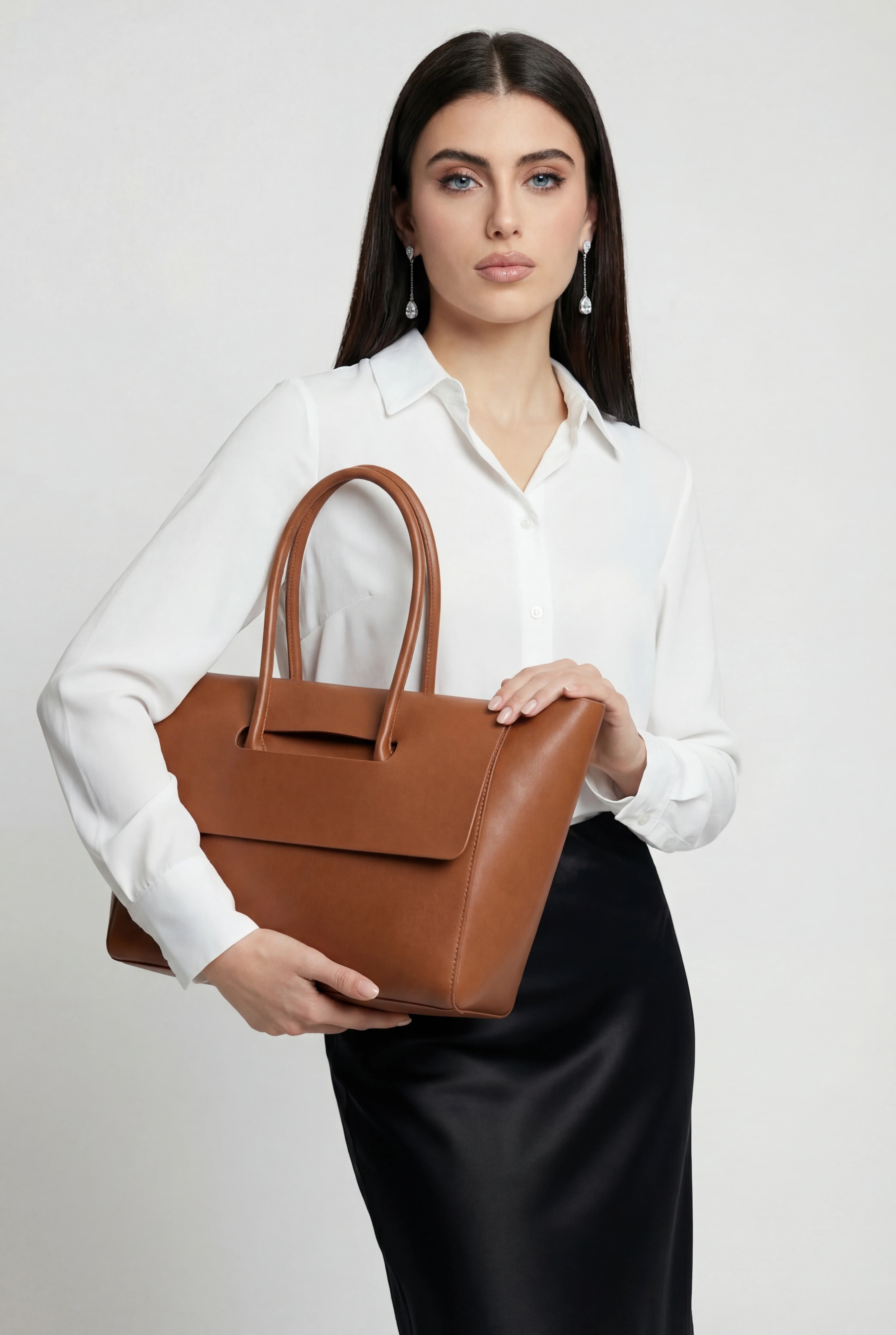 Victoria | Elegant Black Handbag with Adjustable Strap - Lumina