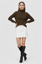 Victoria | Elegant Brown Turtleneck Sweater with Slim Fit - Lumina