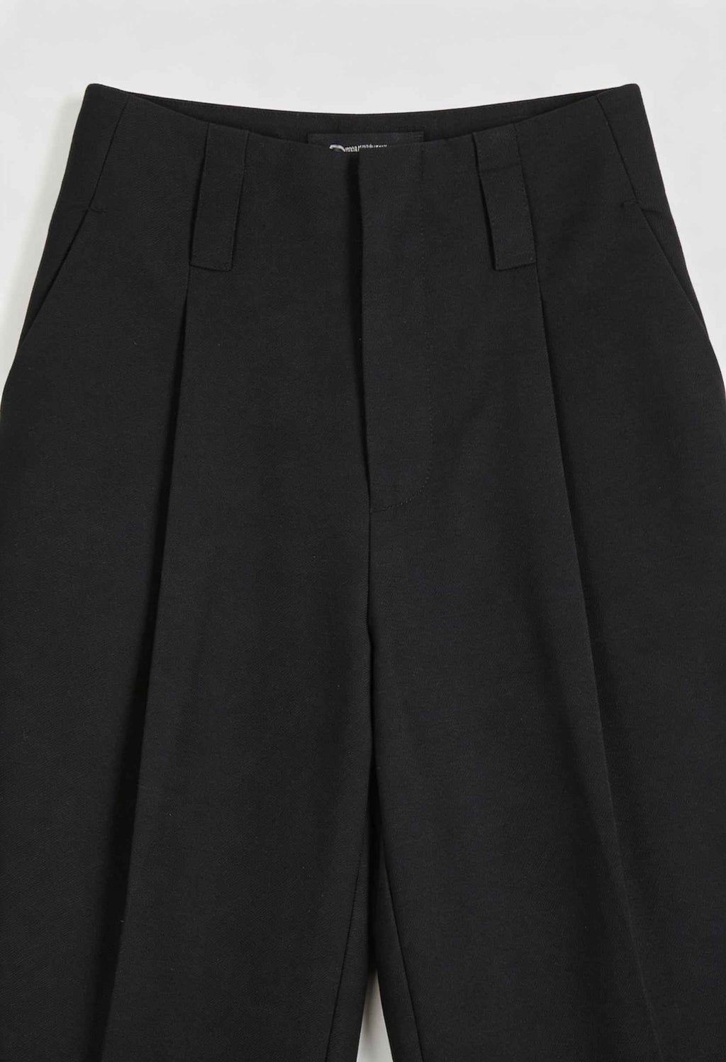 Victoria | Elegant High-Waisted Black Trousers with Pleats - Lumina