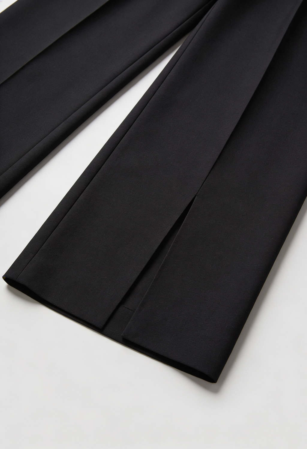 Victoria | Elegant High-Waisted Black Trousers with Pleats - Lumina