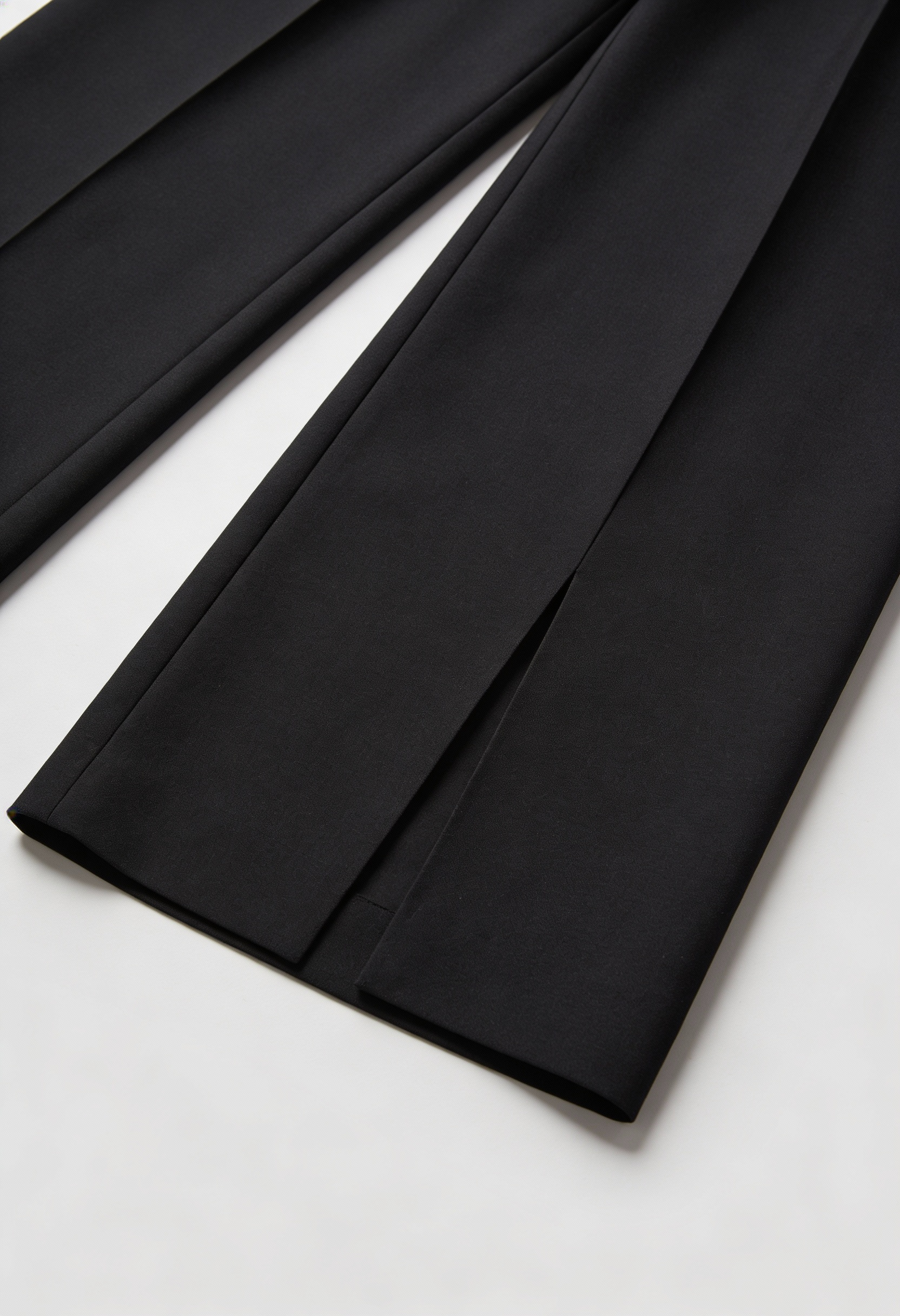 Victoria | Elegant High-Waisted Black Trousers with Pleats - Lumina