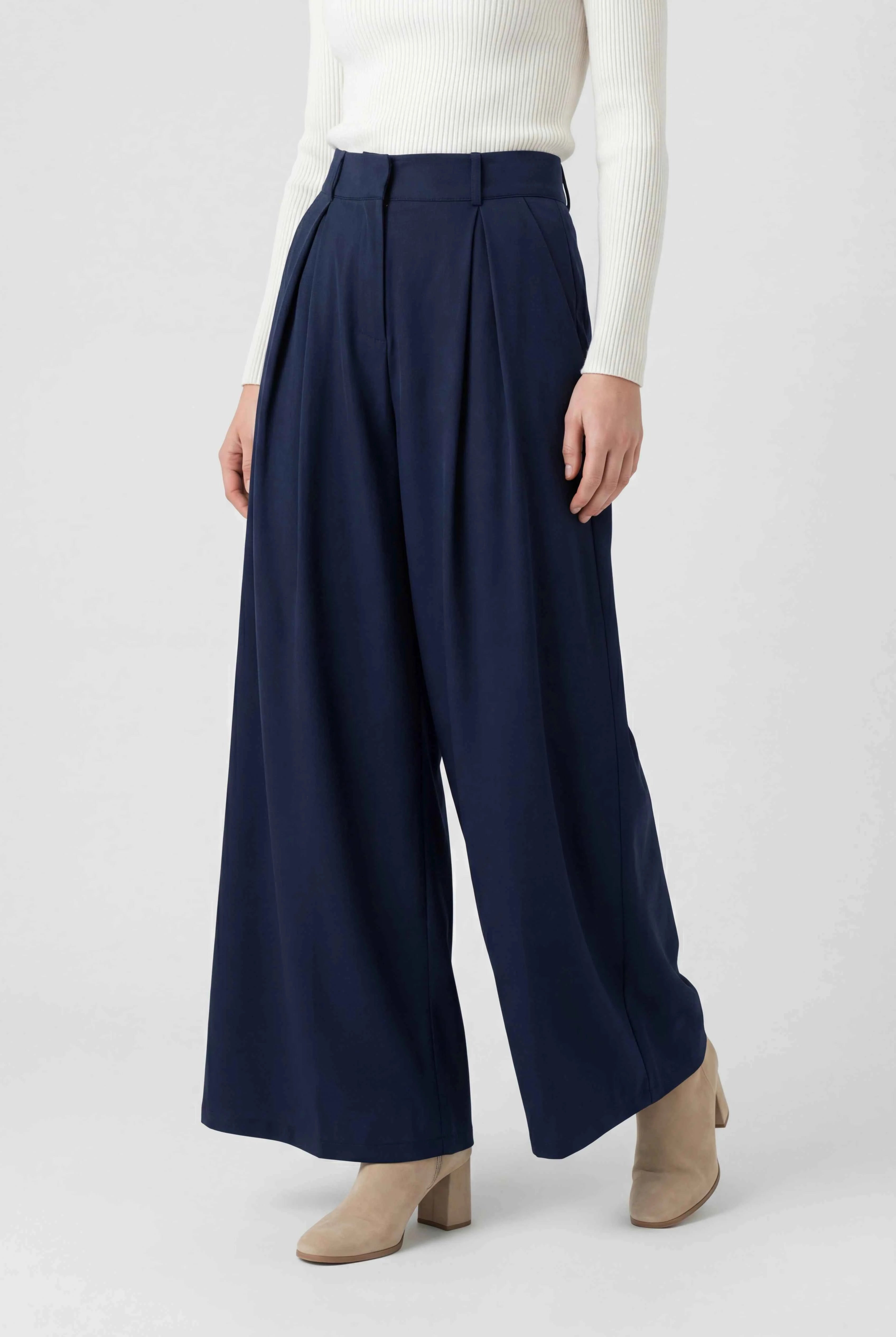 Victoria | Elegant Wide Leg Trousers with Stretch Comfort - Lumina